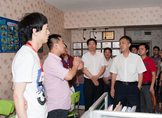 沃银董事长_董事长办公室图片(2)