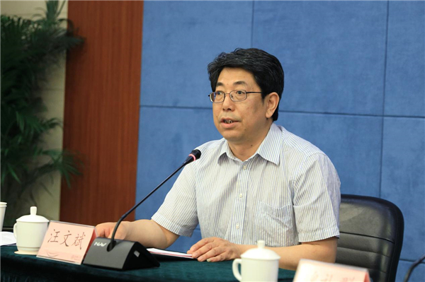 汪文斌同志主持开班仪式并致辞